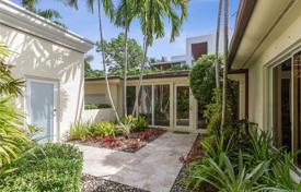 Villa – Miami Beach, Floride, Etats-Unis. 2,041,000 €