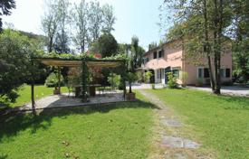 5 pièces villa 230 m² en Forte dei Marmi, Italie. Price on request