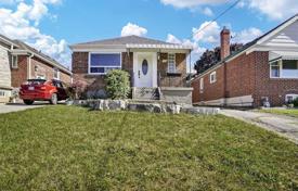 3 pièces maison en ville en York, Canada. C$1,244,000