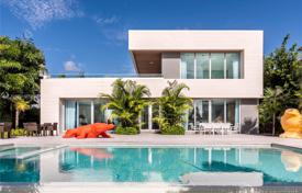 Villa – Pine Tree Drive, Miami Beach, Floride,  Etats-Unis. $9,450,000