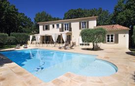 Villa – Châteauneuf-de-Gadagne, Provence-Alpes-Côte d'Azur, France. 3,000 € par semaine