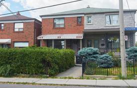 Maison mitoyenne – York, Toronto, Ontario,  Canada. C$1,023,000