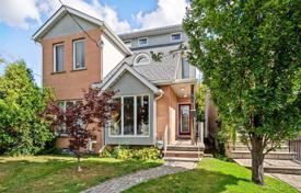 4 pièces maison mitoyenne à East York, Canada. C$1,088,000