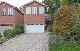 4 pièces maison en ville à North York, Canada. C$2,057,000