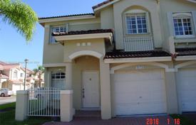 Maison en ville – Doral, Floride, Etats-Unis. $649,000