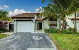 Maison en ville – Hialeah, Floride, Etats-Unis. $493,000