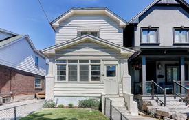 Maison en ville – East York, Toronto, Ontario,  Canada. C$1,027,000