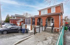 4 pièces maison en ville en York, Canada. C$1,565,000