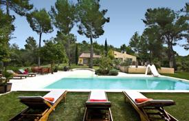 Villa – Pertuis, Provence-Alpes-Côte d'Azur, France. 3,500 € par semaine