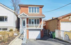 3 pièces maison en ville en York, Canada. C$1,407,000