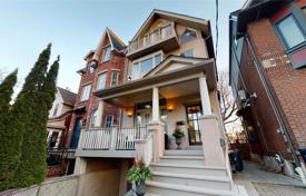 4 pièces maison en ville à Old Toronto, Canada. C$2,047,000