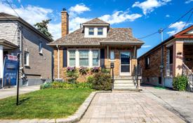 Maison en ville – York, Toronto, Ontario,  Canada. C$1,031,000