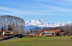 Villa – Novara, Piémont, Italie. Price on request