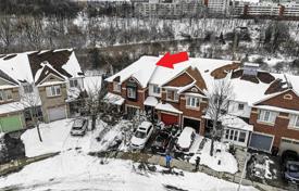 5 pièces maison mitoyenne à Etobicoke, Canada. C$1,366,000