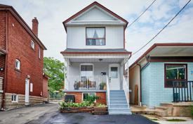 4 pièces maison en ville en York, Canada. C$1,035,000