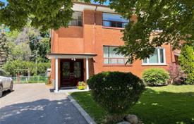 4 pièces maison mitoyenne à Etobicoke, Canada. C$1,161,000