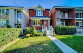 Maison en ville – Davisville Avenue, Old Toronto, Toronto,  Ontario,   Canada. C$2,138,000