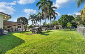 Maison en ville – Davie, Broward, Floride,  Etats-Unis. $1,299,000