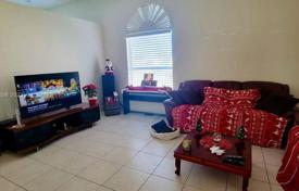 Maison en ville – Pembroke Pines, Broward, Floride,  Etats-Unis. $699,000