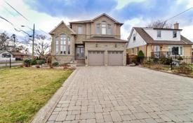 4 pièces maison en ville à Etobicoke, Canada. C$2,447,000