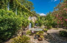 Villa – Saint-Rémy-de-Provence, Bouches-du-Rhône, Provence-Alpes-Côte d'Azur,  France. 3,300,000 €