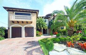 Villa – North Miami Beach, Floride, Etats-Unis. $2,950,000