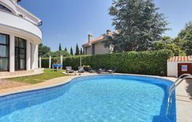 Maison en ville – Medulin, Comté d'Istrie, Croatie. 1,275,000 €