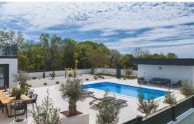 3 pièces maison en ville 178 m² en Comté d'Istrie, Croatie. 698,000 €