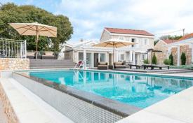 3 pièces villa en Comté de Split-Dalmatie, Croatie. 3,500 € par semaine