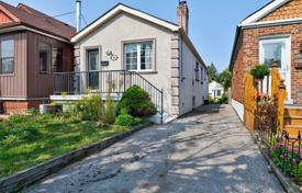 4 pièces maison en ville en York, Canada. C$1,224,000