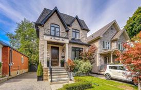 Maison en ville – East York, Toronto, Ontario,  Canada. C$2,195,000