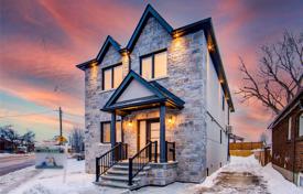 Maison en ville – East York, Toronto, Ontario,  Canada. C$2,048,000