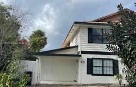 Maison en ville – Floride, Etats-Unis. 244,000 €