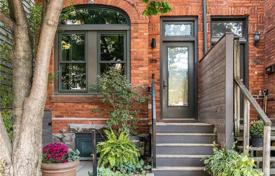 3 pièces maison mitoyenne à Logan Avenue, Canada. C$2,312,000