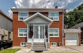 Maison en ville – East York, Toronto, Ontario,  Canada. C$1,257,000
