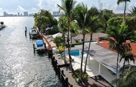 Maison en ville – North Miami, Floride, Etats-Unis. $4,825,000