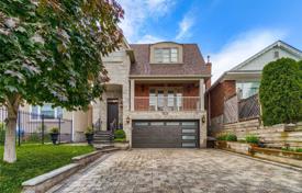 Maison en ville – York, Toronto, Ontario,  Canada. C$2,049,000