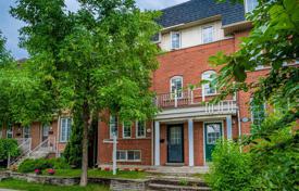 5 pièces maison mitoyenne en York, Canada. C$1,288,000