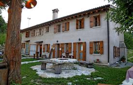 6 pièces villa 400 m² à Treviso, Italie. 960,000 €