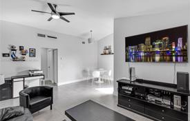 Maison en ville – Hialeah, Floride, Etats-Unis. $427,000