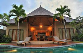 Villa – Kerobokan Kelod, Badung, Indonésie. 1,460 € par semaine