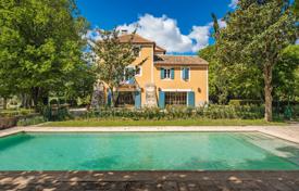 Villa – Avignon, Provence-Alpes-Côte d'Azur, France. 1,795,000 €