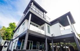 Villa – Rawai Beach, Rawai, Mueang Phuket,  Phuket,   Thaïlande. $5,100 par semaine