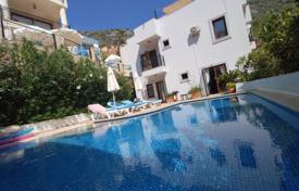 Villa Spacieuse Vue Imprenable Mer à Antalya Kalkan. $688,000