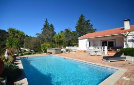 Villa rénovée avec piscine dans un endroit calme. 599,000 €