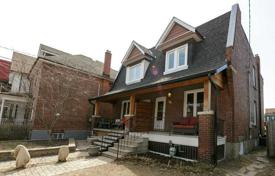 Maison mitoyenne – York, Toronto, Ontario,  Canada. C$1,924,000