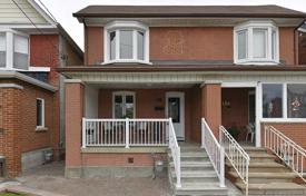 Maison mitoyenne – York, Toronto, Ontario,  Canada. C$1,366,000