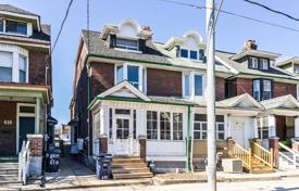 Maison mitoyenne – Bathurst Street, Toronto, Ontario,  Canada. C$1,898,000