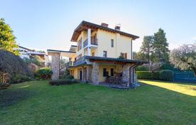 Villa – Desenzano del Garda, Lombardie, Italie. 1,190,000 €