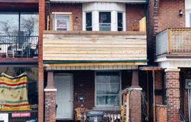 Maison mitoyenne – Dundas Street West, Toronto, Ontario,  Canada. C$1,940,000